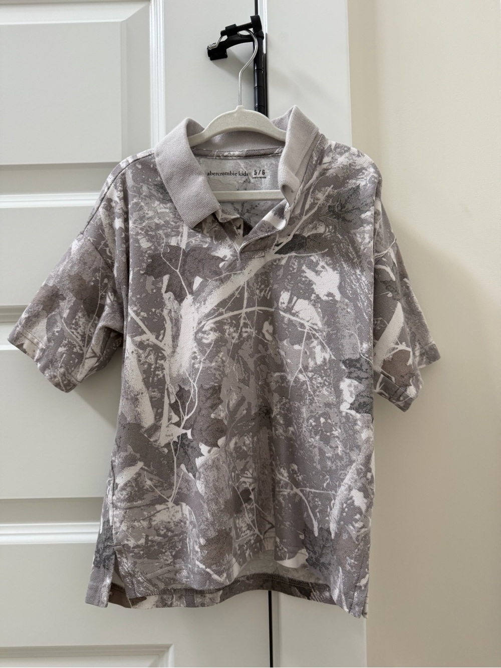 abercrombie kids light gray camo polo shirt
